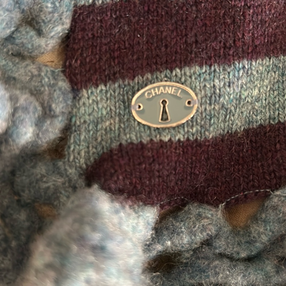 Fall 2007 Chanel Scarf. Great condition!  No fabric tag but feels like cashmere.